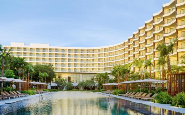 Combo 3N2Đ Crowne Plaza Starbay | Vé máy bay khứ hồi + Đón tiễn sân bay