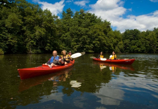 Tour nua ngay L’Azure Resort cheo kayak kham pha Cua Can 2026